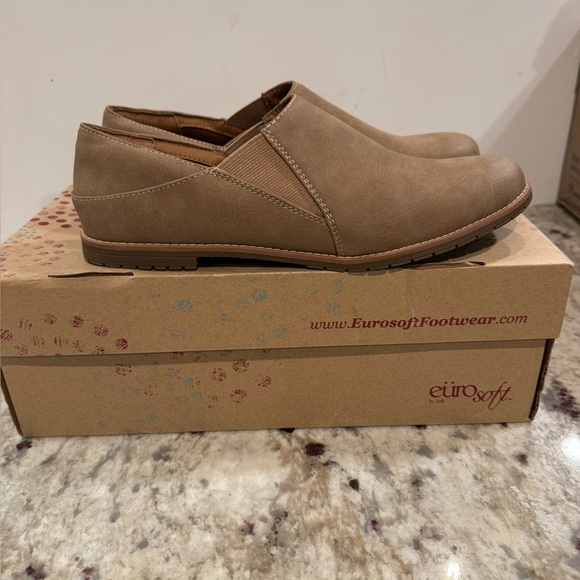 eurosoft Shoes - New Euro Soft womens Everett flats size 9.5 tan leather loafers fairycore